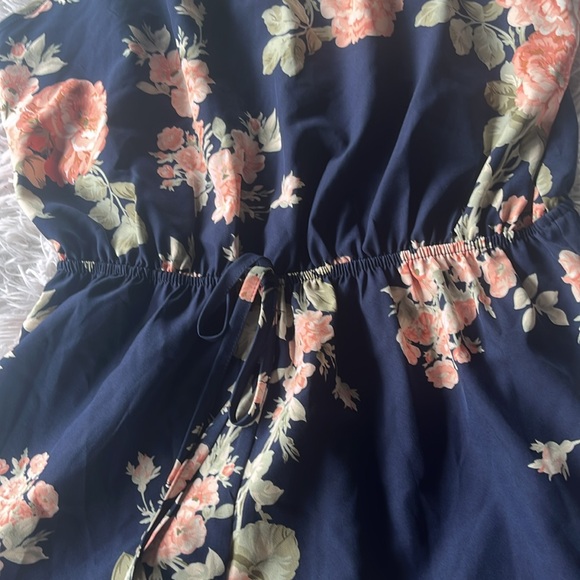 SHEIN women’s Medium size 6 romper - Picture 3 of 8